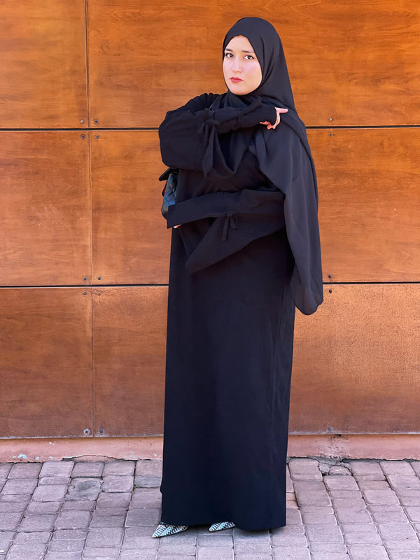 Robe Amira — Noir Intense Élégance